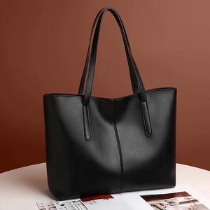 Grand sac pour femmes capacités d'épalsine de haute qualité PU en cuir dames SAC sauvage une femme principale 240326