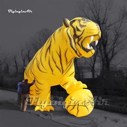 Réplique de statue de tigre rugissant soufflé à l'air de ballon de mascotte animale de grand modèle de tigre gonflable jaune pour la décoration de parc