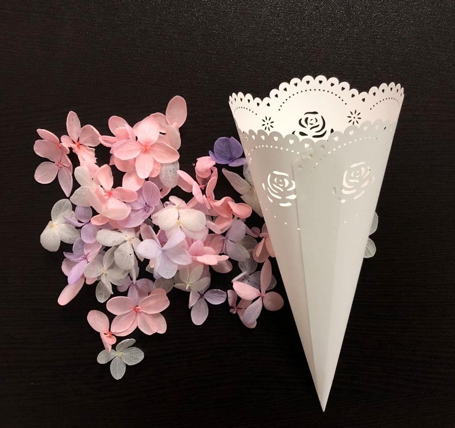 Décorations de mariage laser Cut Love Heart Lace Paying Candy Candy Wedding Party Favors Confetti Connes Paper Cone Decoration Supplies Gift