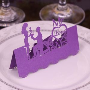 Decoraciones de boda Tarjetas de lugar cortadas con láser Tarjeta de nombre de papel hueco con amantes para decoraciones de mesa de asientos de fiesta