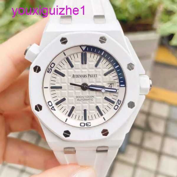 Last AP Wall Watch Royal Oak Offshore Series 15707CB Cerámica blanca Placa blanca Quarter Blue Mens Fashion Leisure Business Machinery Machinery