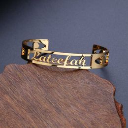 Latefah Personality Manchet Armbanden Custom for Dames Rose Gold Silvery Custom Bangles Naam Bracet voor Dames Mannen Sieraden Q0720