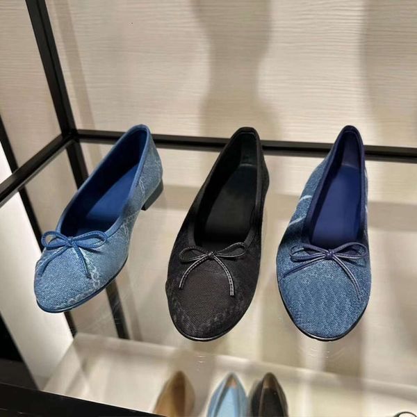 Lates Denim Bleu Designer Ballet Chaussures Slingbacks Sandale Bow Chaussure Plate Lady Pompes En Cuir Casual Street Party Chaussures De Bureau Avec Boîte NO488