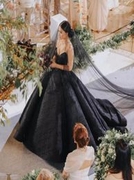 Dernières robes de mariée gothique noire 2020 Sweetheart cou perle gonfy une ligne robes nuptiales en dentelle de qualité vintage plus taille MA1578508