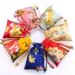 Nieuwste Bright Flower Kleine Doek Sieraden Pouch Trekkoord Chinese Zijde Brocade Pouch Christmas Gift Bag Bruiloft Gunst Tas 3 stks / partij