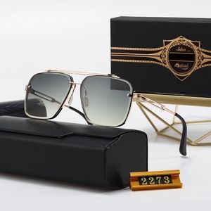 Dernières lunettes de soleil pour hommes cool femme femme grande carrée de pont de nez de mode carré conception de verres punk frameaux de nuance de nuance