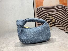 Sac tissé à nœud de cow-boy de dernière conception et avec un style de design senior, en utilisant une grande chaleur tissée à la main en denim simple n'est pas une bande passante d'épaule simple et épaisse