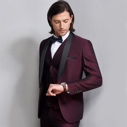 Dernière Conception Costumes De Mariage Bordeaux Sur Mesure Slim Fit Groom Tuxedos Formelle Porte Châle Revers Groomsman Costumes Veste Pantalon ves204G