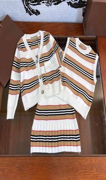 Dernière conception tricot bébé vêtements ensemble mode tricot bébé garçon tenues 100 kits de pull en laine pour tricoter robe gilet pulls 3 pièces su8210343