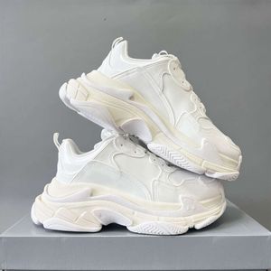 Dernier Designer Hommes Triple S Baskets En Cuir Brillant Couleur Unie Paris 17FW Rétro Baskets De Luxe Femmes Plate-Forme Papa Chaussures Avec Boîte NO479