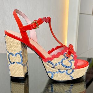 Dernier designer sandals mode femme talons brevets en cuir patchwork plate-forme talon cool chaussures sandale de boucle de créateurs 12 cm