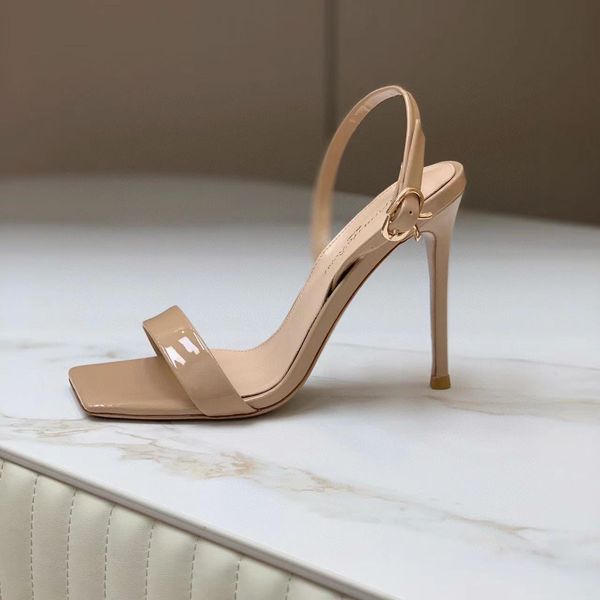 Dernières sandales de créateurs Talons pour femmes de qualité supérieure Satin Mode sexy Femmes Chaussures de robe de mariée Cristal Agrémenté strass talon aiguille sandale à bride à la cheville