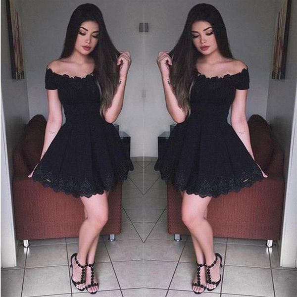 Dernières conceptions petite robe noire sur l'épaule robes de cocktail dentelle appliques A-ligne courte robe de graduation de retour fête 258S