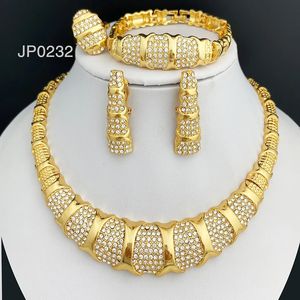 Nieuwste Dubai Goud Kleur Sieraden Sets Luxe 18K Vergulde Vrouwen Kettingen Oorbellen Ring Armband Bruiloft Accessoires 240228