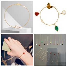 Dernière mode Look classique Bracelet de créateurs de vente chaude Boucles d'oreilles coeur d'amour mignon Bracelet papillon drôle Bracelet de feuillage Indie Funky pour filles femmes