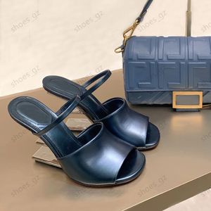 Slippers de mulas de tacón de tacón azul esculpido azul marino tacones metálicos altos dedos abiertos deslizizan toboganes zapatillas de becerro de cuña para mujeres zapatos de diseño de lujo con caja