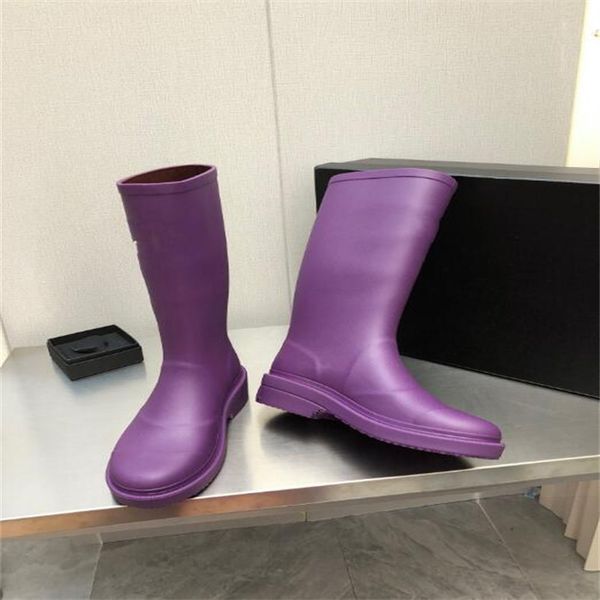 Últimas botas de cuero de marca de moda para mujer, Botas de lluvia con suela estampada, zapatos de botas de goma para mujer de diseñador