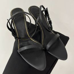 Sandales à talons hauts en métal pour femmes, chaussures de styliste en cuir véritable, bride à la cheville, décoration de serrure dorée, talons de 10.5cm, chaussures de fête en cuir pour femmes, boîte de sandales