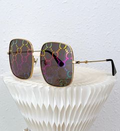 Dernières lunettes de soleil de mode Men designer femmes verres de soleil Sun Square Frame Shades Mirror Personnalité imprimé Net Red Street Shooting Coup8247218