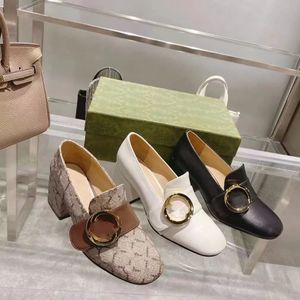Nieuwste platform kledingschoenen voor dames luxe designer loafers klassieke buckle mode cowhide muffin veterkant kantoor loafer topkwaliteit dames pantshoes