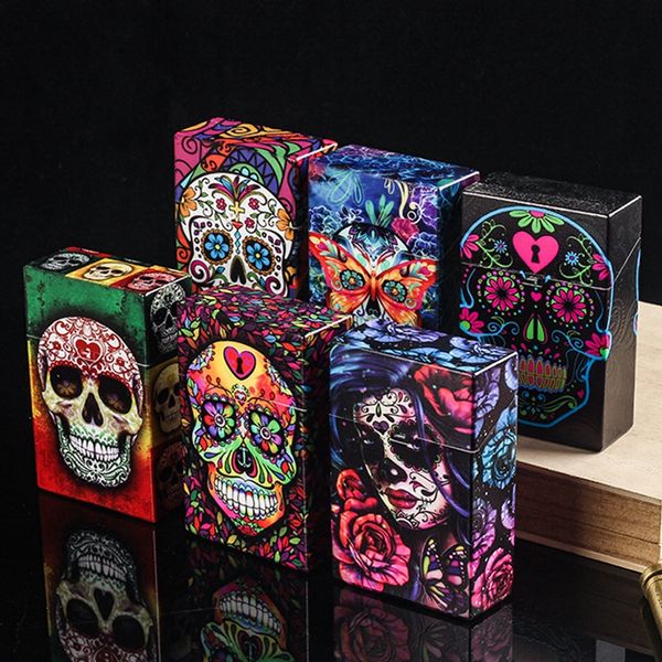 Las últimas cajas de cigarrillos para fumar con calavera de colores portátiles Caja de almacenamiento de plástico Carcasa exclusiva Apertura automática con resorte Cubierta abatible Estuche a prueba de humedad