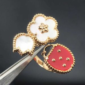 Dernières anneaux Ring de bijoux de luxe Femelle Rose haute rose or avec cleefly commune