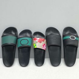 Designer Toboganes zapatillas para hombres Sandalia de verano Slide Slide Women Flats Platform Lady Home Fashion Fashion Flip Tiger Bee Cause Cause Cause con bolsa de caja 311