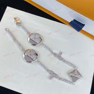 Nieuwste versie zilveren armband, klassieke bloemeninzet Zirkoon designerarmband, luxe zeer herkenbare sieraden, bruiloft, jubileum, banket, cadeau, groothandel