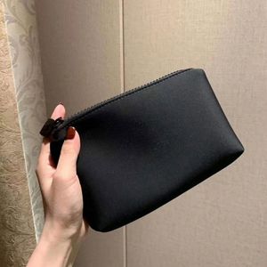 Dernier cadeau VIP bon sentiment de main avec Logo sac de maquillage rouge à lèvres porte-embrayage voyage toilette mode sacs de rangement avec boîte