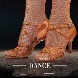 Zapatos de baile latino para mujer y adulto, punzón de fondo suave, tacón alto, zapatos de baile cuadrados para Salsa, zapatos latinos BD genuinos 2360-B, satén importado 240117