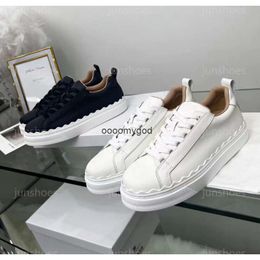 Laurens Sneaker Designer Femmes Chaussures de toile décontractée Luxury Smooth Calfskin Mesh Fashion Little White Shoes Outdoor Runnor Shoe taille 35-40