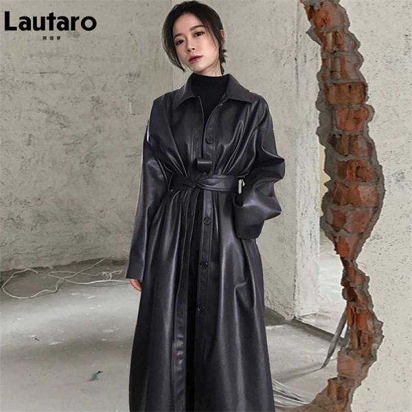 Lautaro Herfst Lange Zwarte Cool PU Lederen Trenchcoat voor Vrouwen Riem Enkele Breasted Losse Koreaanse Mode Groothandel Kleding 211007