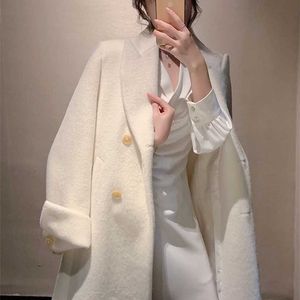 LAUTARO lange warme witte pluizige faux bont trenchcoat voor vrouwen sjerpen dubbele breasted winter kleding vrouwen Koreaanse mode 211110