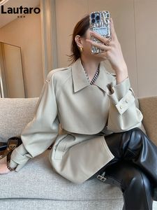 Lautaro Printemps Automne Elegant Chic Trench Coat pour les femmes avec des vêtements de concepteur de luxe doubles à manches à double poitrine 2023