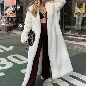 Lautaro Hiver Long Blanc Fluffy Chaud Surdimensionné Manteau En Fausse Fourrure Femmes avec Capuche Revers Ceintures Lâche Mode Coréenne Survêtement 211130