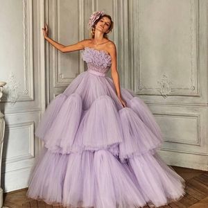 Lavendel baljurk prom jurken strapless halslijn gelaagde avondjurken vegen trein tule plus size formele slijtage