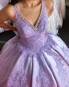 Lavendel kanten kralen kristallen quinceanera prom jurken diep v-hals baljurk satijnen avondfeestje zoete 16 jurk