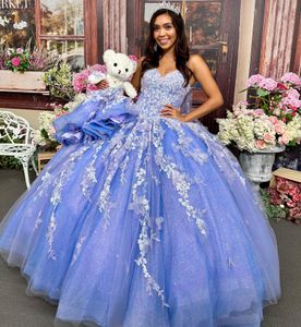 Lavendel Quinceanera Jurk 2024 Cape Glitter Tule Charro Mexicaanse Kweepeer Zoete 15/16 Verjaardagsfeestje Jurk voor 15e Meisje Drama Winter Formeel Schoolfeest Gala Kant Pailletten Goud