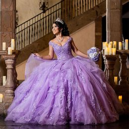 Lavendel v-neck baljurk quinceanera jurken applique 3d bloem tule van de schouder Sweet 15 16 prinses feestjurk