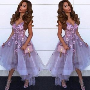 Lavendel v nek tule een lijn Homecoming -jurken Arabische kanten Applique High Low Princess Short Prom Party Draduation Dresses 304D