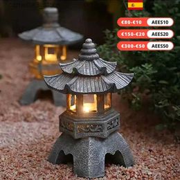 Lampes à gazon Jardin Solaire LED Pagode Lanterne Statue Lumière Extérieure Résine Japonaise Landscap Lampe Décorative Ornement pour Balcon Jardin Q231125
