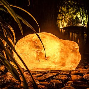 Gazonlampen verlichting steen tuin achtertuin lane decoratie licht villa park onroerend goed buitenlandschap lamp