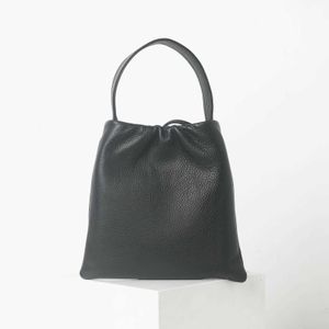 Layer Head Cowhide Bag en Niche Design voor lente/zomer 2024 High-end eenvoudige veelzijdige kleine handtas vrouwen