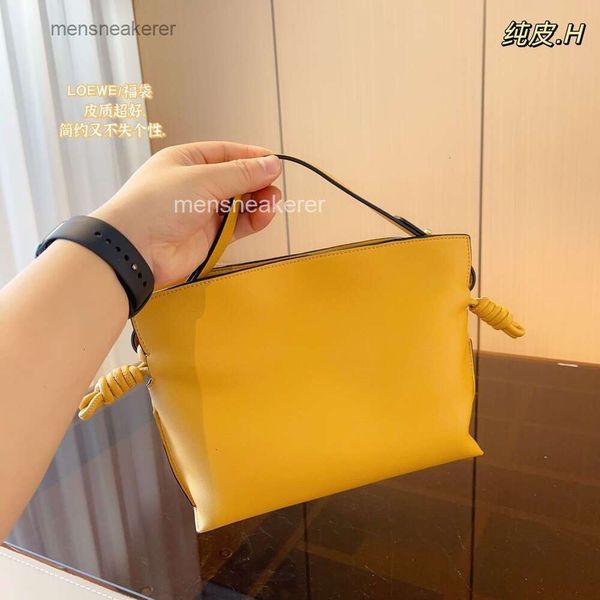 Capa de machos de calidad a cuadros de capa de alta calla de altura Drailer Drawstring 2024 Top Bags Luxurious Bag Bag Fomen's Flamenco Tote IZO2