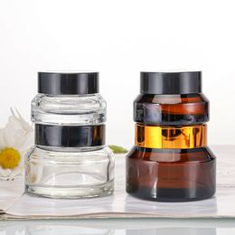 Amber Glass Cream Jars 15g 30 g 50g Cosmetische potten Revuleerbare flessen met witte binnenkant van de binnenkant en zwarte gouden deksels