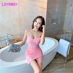 LDYRWQY ZOMER TEMPERAMENT SEXY One-Word Hals Low-buste Back Slim Body Slits Wrap Buttock Jurk 210416