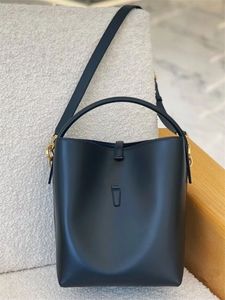 Shiny Leather Bucket Bag: Designer 2024 Handbag with Mini Purse