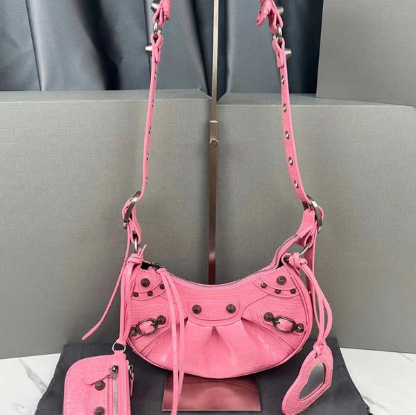 Le Cagole serie borsa gnocco a mezzaluna borchia di salice moto in pelle di coccodrillo a grana fine con specchio per il trucco a forma di cuore Cross Body Niche high sense