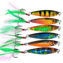 Pescado de plomo NUEVA JIG PESCA LURA Cebado de metal de 12 colores Cebos de jigging duro artificial con gancho de plumas