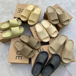 Leaf 2024 News Clog Designer Sandals pour hommes et femmes pantoufles à la plate-forme de couleur Summer Summer Bone White Resin Beach Chaussures